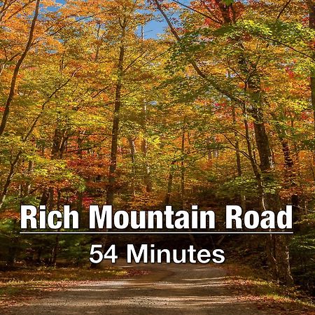 New Luxury Cabin With Stunning Mountainviews,Hottub, Firepit, Fireplace,2 Kingbeds, 2 Covereddecks,Bbqgrill, Shuffleboard And Pool Access Sevierville Exterior foto