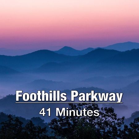 New Luxury Cabin With Stunning Mountainviews,Hottub, Firepit, Fireplace,2 Kingbeds, 2 Covereddecks,Bbqgrill, Shuffleboard And Pool Access Sevierville Exterior foto