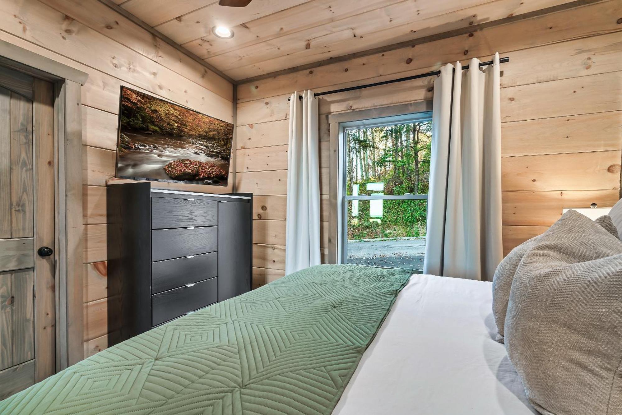 New Luxury Cabin With Stunning Mountainviews,Hottub, Firepit, Fireplace,2 Kingbeds, 2 Covereddecks,Bbqgrill, Shuffleboard And Pool Access Sevierville Exterior foto