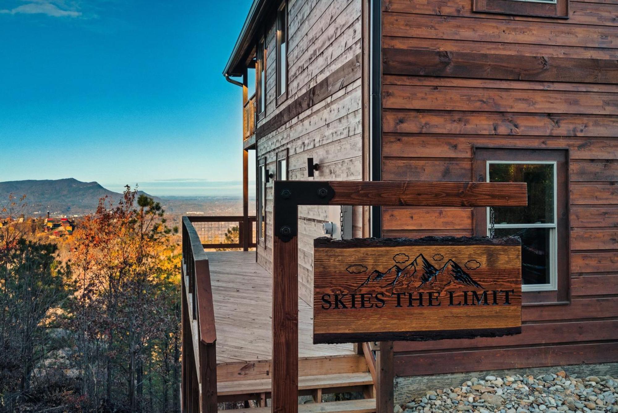 New Luxury Cabin With Stunning Mountainviews,Hottub, Firepit, Fireplace,2 Kingbeds, 2 Covereddecks,Bbqgrill, Shuffleboard And Pool Access Sevierville Exterior foto